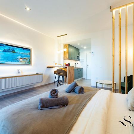 Seaview Beachfront Studio With Aqua Park & Balcony Benalmádena Eksteriør bilde